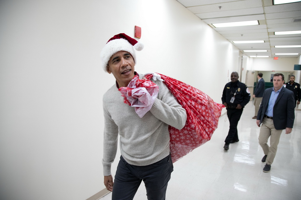 歐巴馬扮聖誕老人 為小病患送祝福 國際 第1張