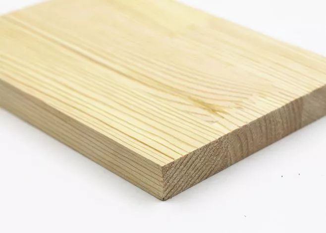 使用天然无污染的原生木材,表面不用喷漆,是实木板环保的根本原因