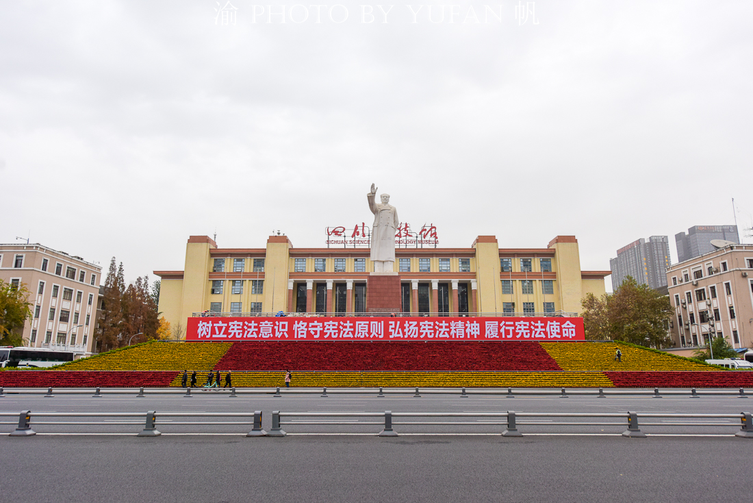 天府广场很美，但很多成都人来到这里却会难过，知道为什么吗？