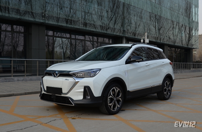 满满的科技品质感抢先实拍北汽新能源ex5电动suv