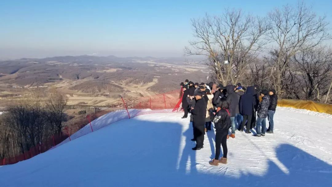 熱烈歡迎全國滑雪場發展規劃與經營戰略研究班領導蒞臨廟香山度假區