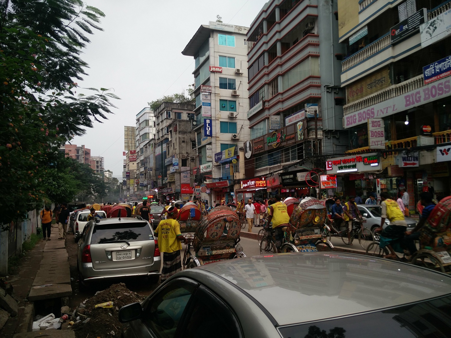 世界人口密度最高的国家孟加拉国首都达卡街头实拍 搜狐大视野 搜狐新闻