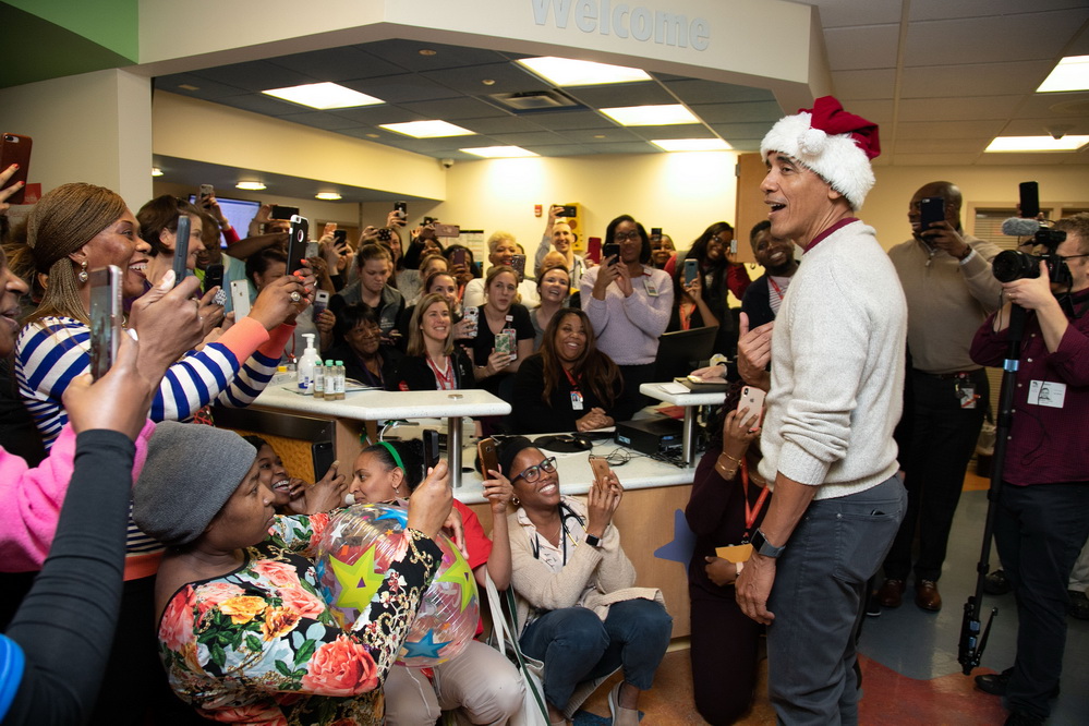 歐巴馬扮聖誕老人 為小病患送祝福 國際 第4張