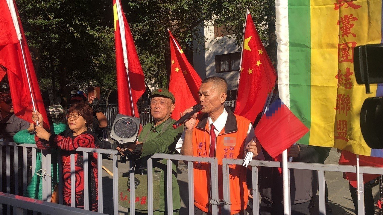 台湾五星红旗飘扬图片