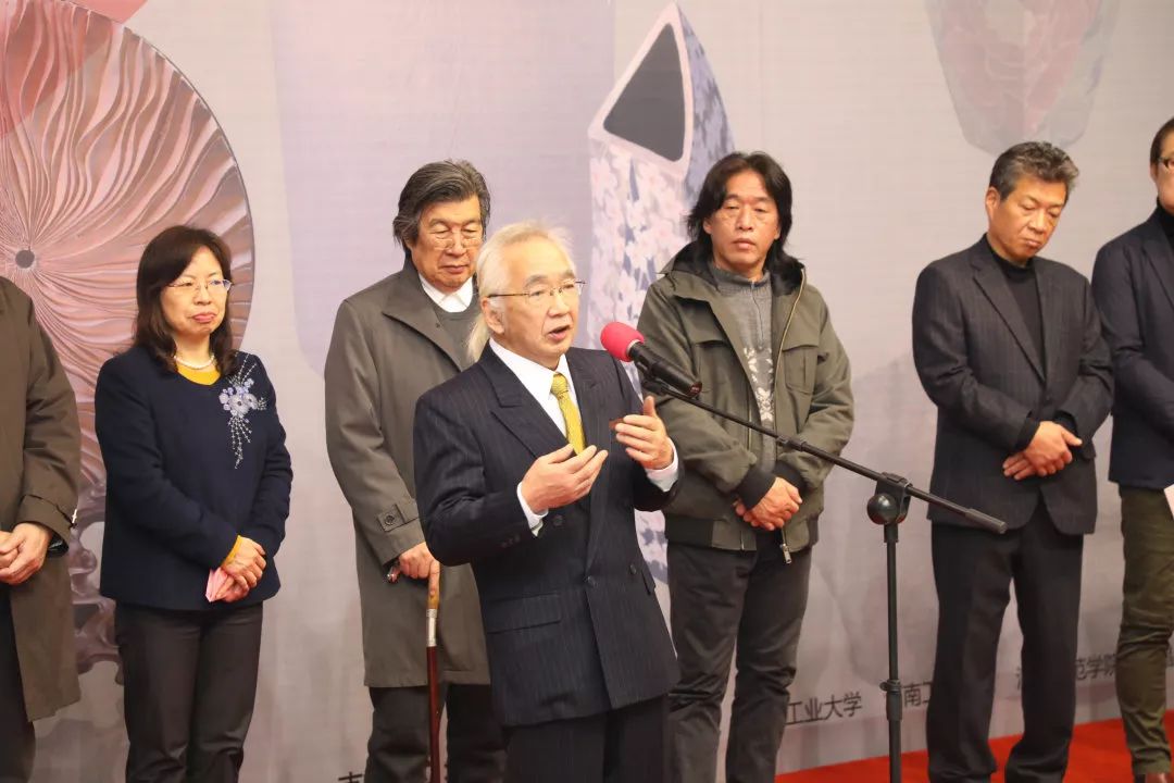 日本陶瓷艺术家代表山路和夫致辞日本陶艺家柳桥修二代读笠间市市长