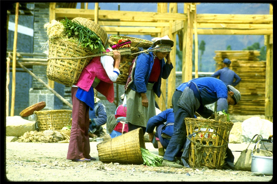 老照片:1984年農村的淳樸生活,第九張的場景如今再也看不到了