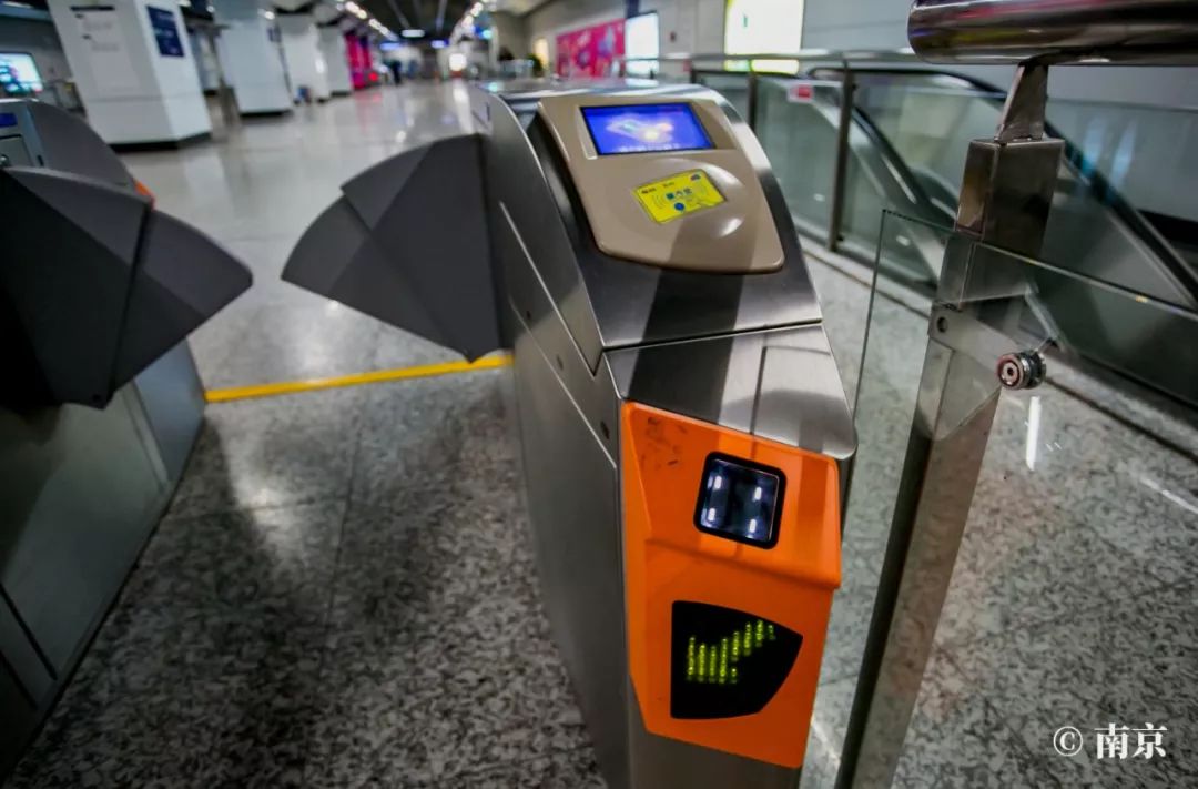 实测南京地铁真的可以手机扫码进站了