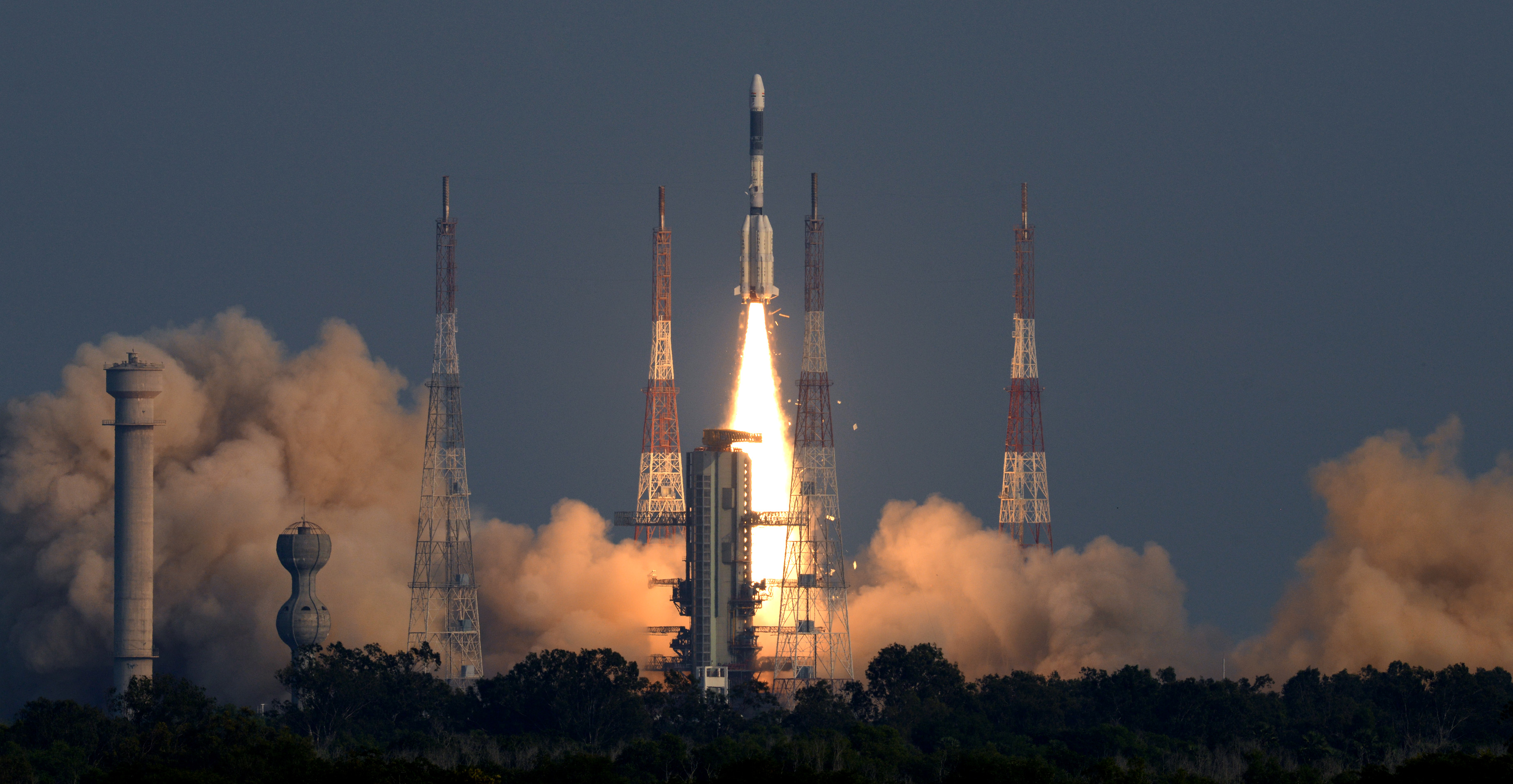印度发射最新通信卫星 将为印军提供服务