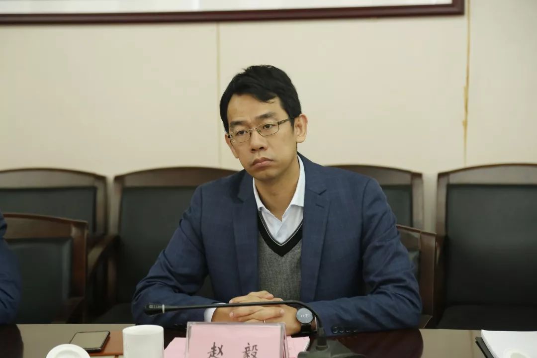 东莞市人力资源局副局长赵毅讲话东莞市人力资源局副局长赵毅在讲话中