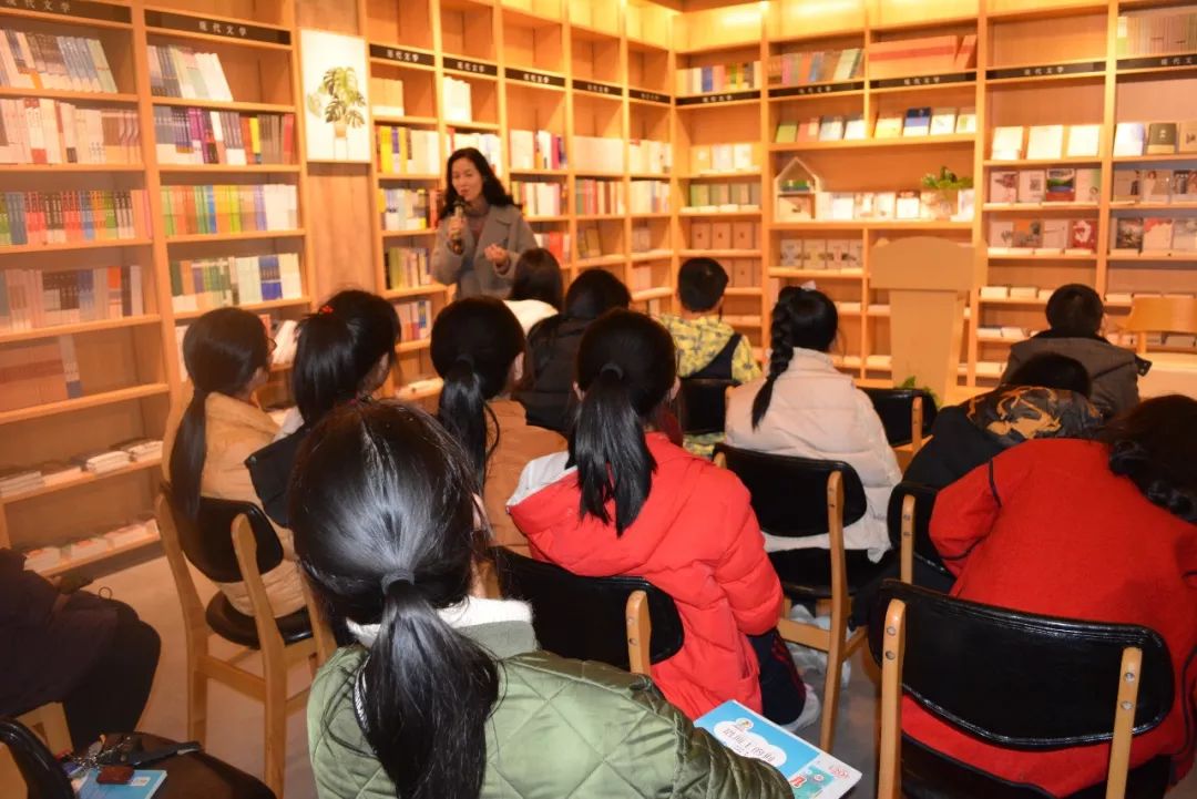 龍南縣新華書店邀請著名兒童文學作家彭學軍開展讀書沙龍活動_讀者