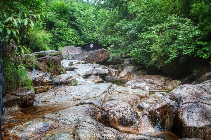 九嶷山國家森林公園 因為跟在一個男隊友的後面 回來發現大部分照片裡