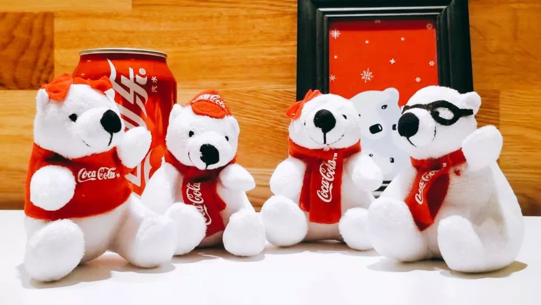 可口可乐北极熊喝芬达图片