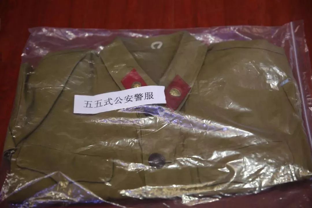 警服内胆照片图片