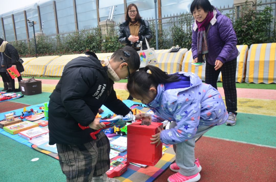 雲翔花開愛心義賣齊參與真情匯聚暖心田2018年留雲幼兒園幫助他人陽光