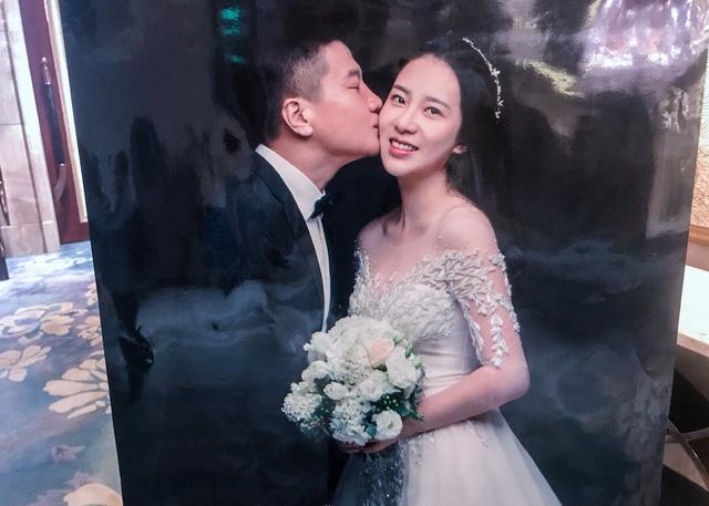 李金羽的妻子名叫毕文晴,两人之前已经登记结婚,并于2017年6月生下一