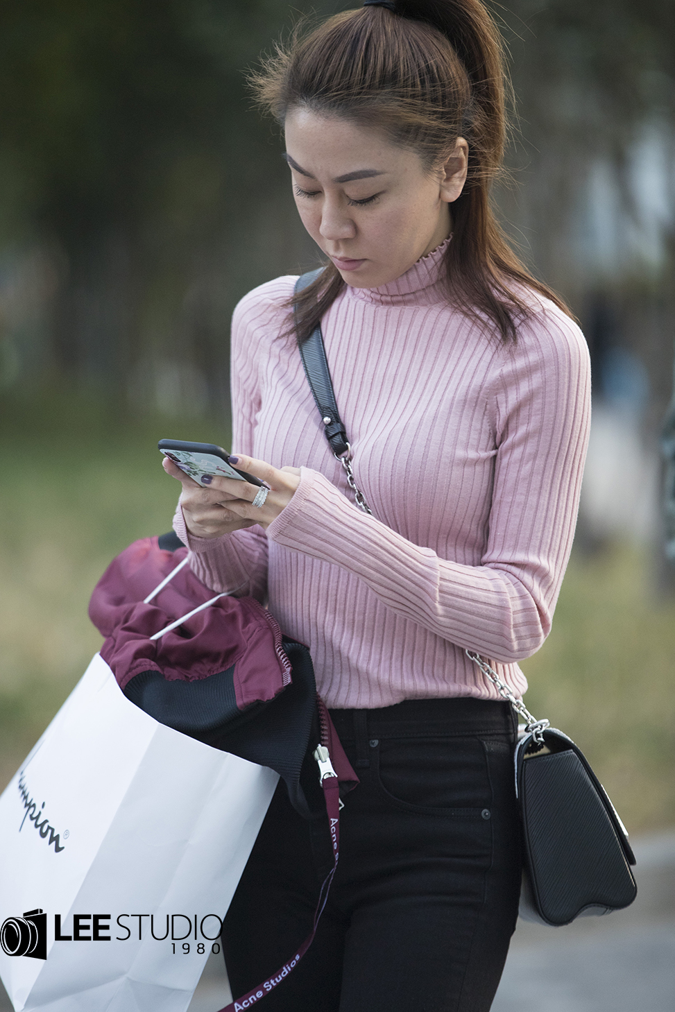 街拍身材偏瘦的女人穿什麼衣服才是最好看的