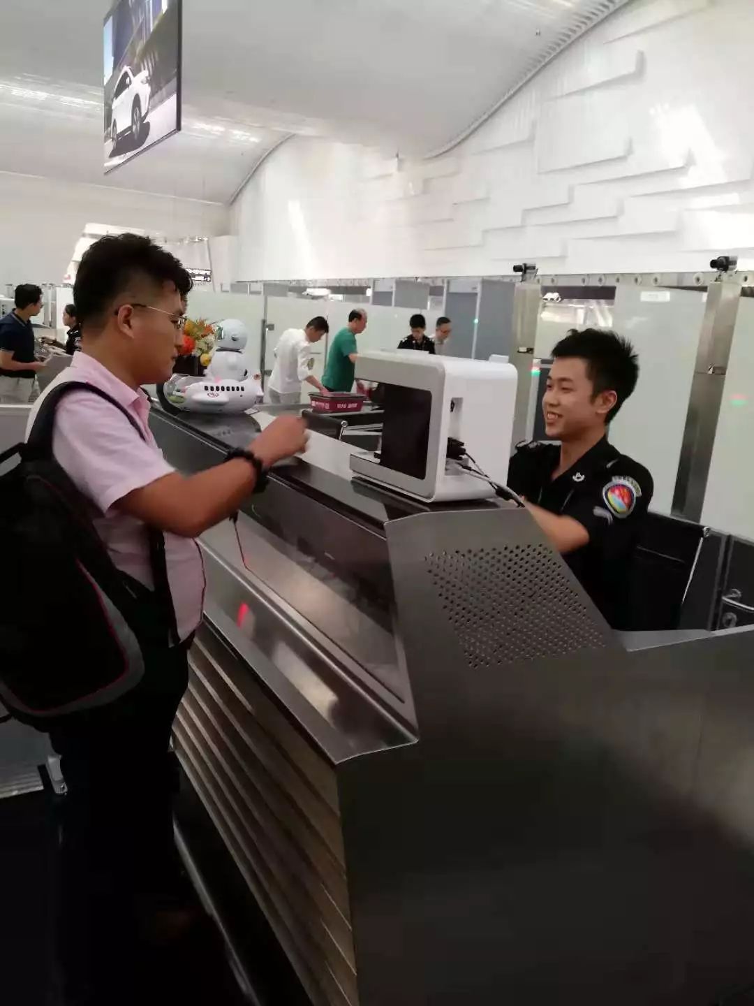 廣州白雲國際機場安檢員範遠平逐夢遠航無問西東