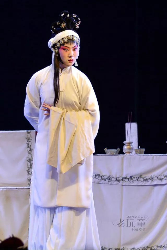 任盼盼,1996年出生,主工小旦,师承解光礼,现为临汾蒲剧院蒲剧团演员