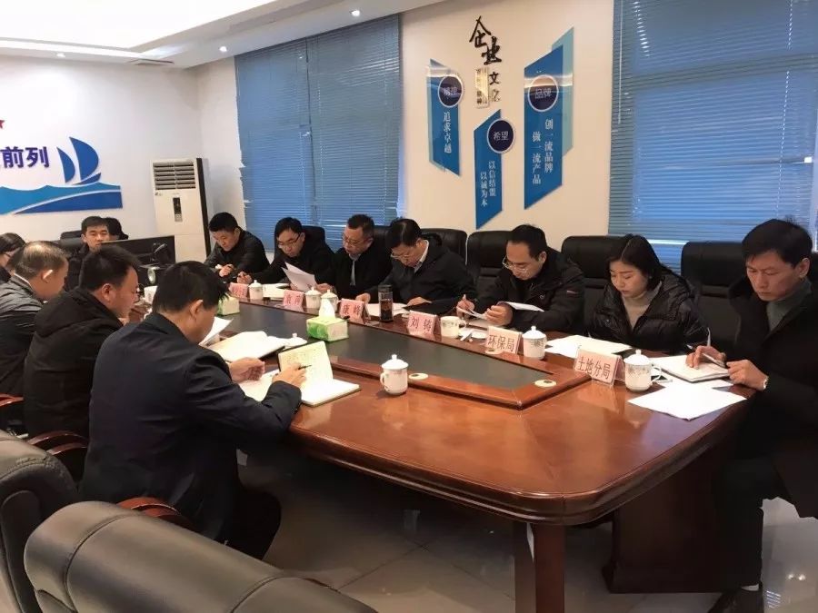 会上,康峰听取了刘家盛关于企业扩产扩规,延伸产业链,新建项目生产线