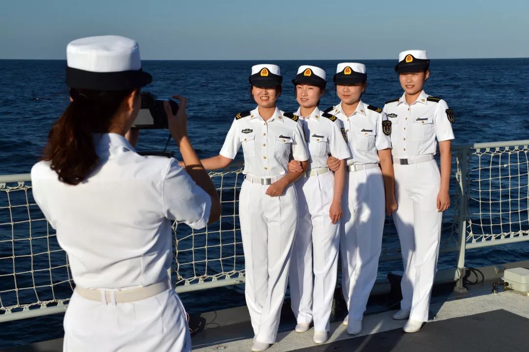 海军女兵敬礼图片漂亮图片