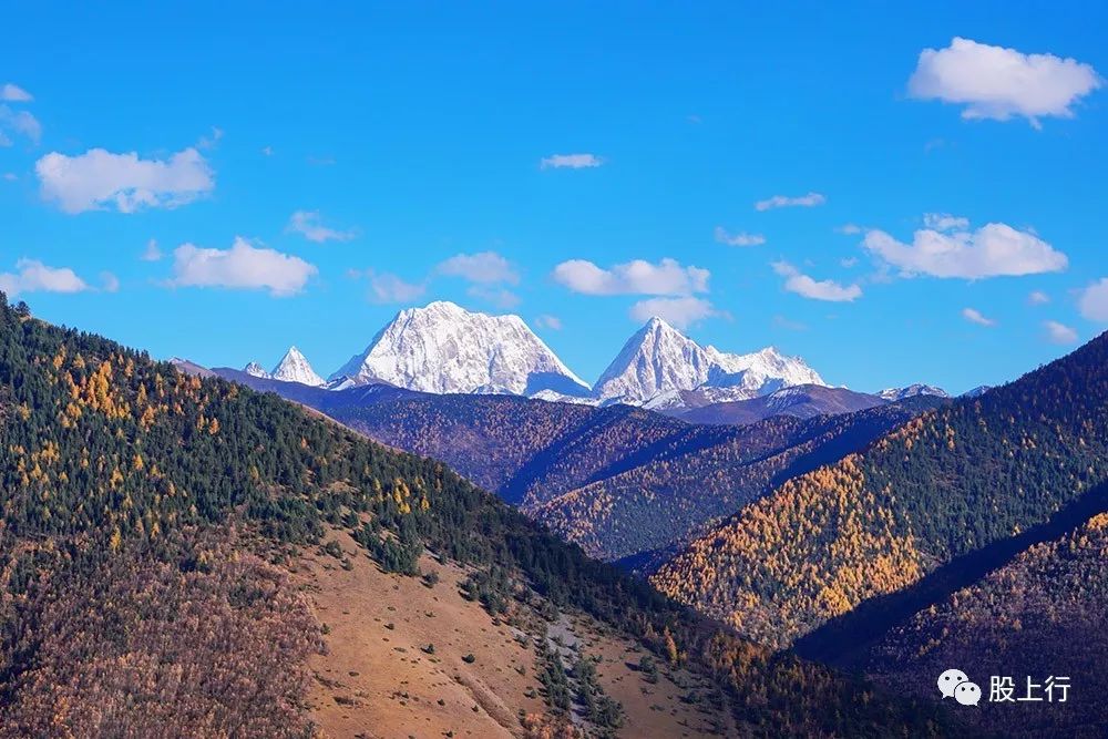 新都橋秋景貢嘎雪山群體全景圖