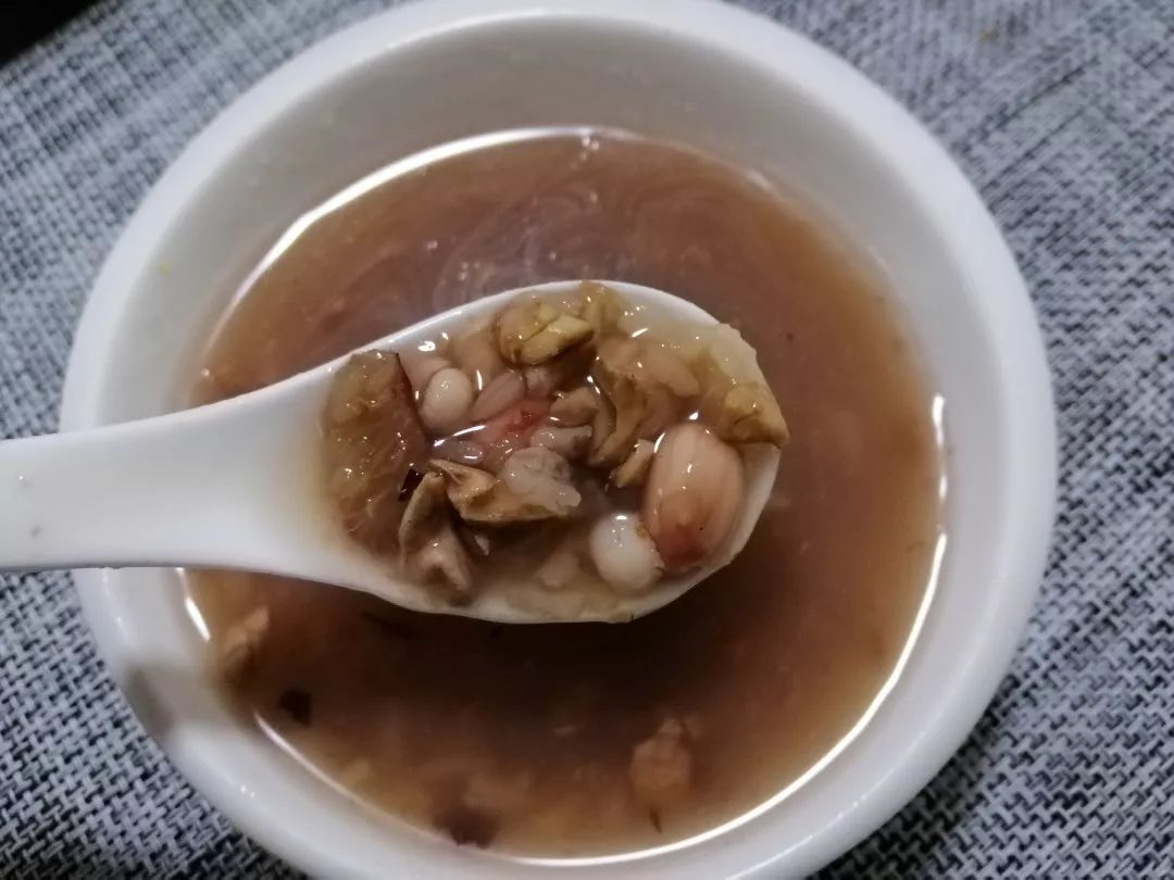 炒雞蛋葡萄乾米飯熗炒上海青乳鴿秋葵湯午點鮮牛奶蒸玉米棒晚餐燴三鮮