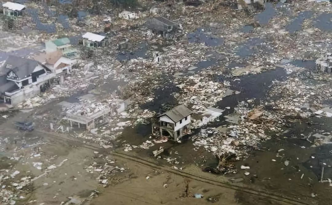海啸是由海地地震,火山爆发等气象变化产生的自然灾害,破坏力极强