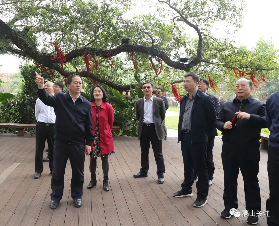 冼秋莲在陪同观摩时向市观摩团表示,蒙山县在荣获国家生态文明建设