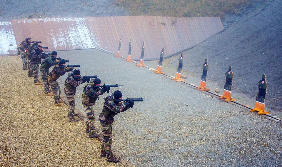 法国陆军第7山地猎兵营列装hk416f步枪