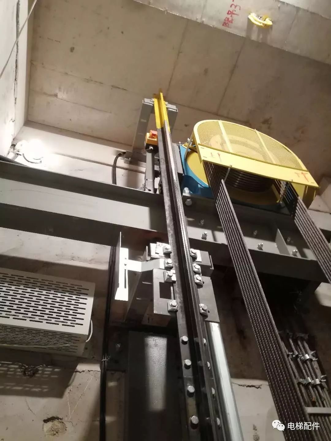无机房电梯吊钩图片