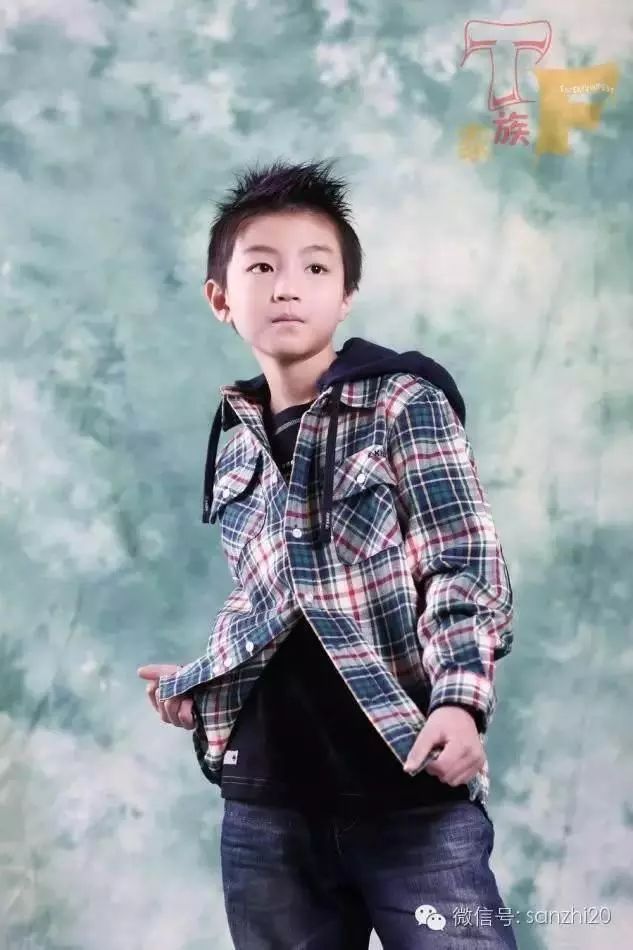 王俊凯小时候的照片,简直是冰火两重天