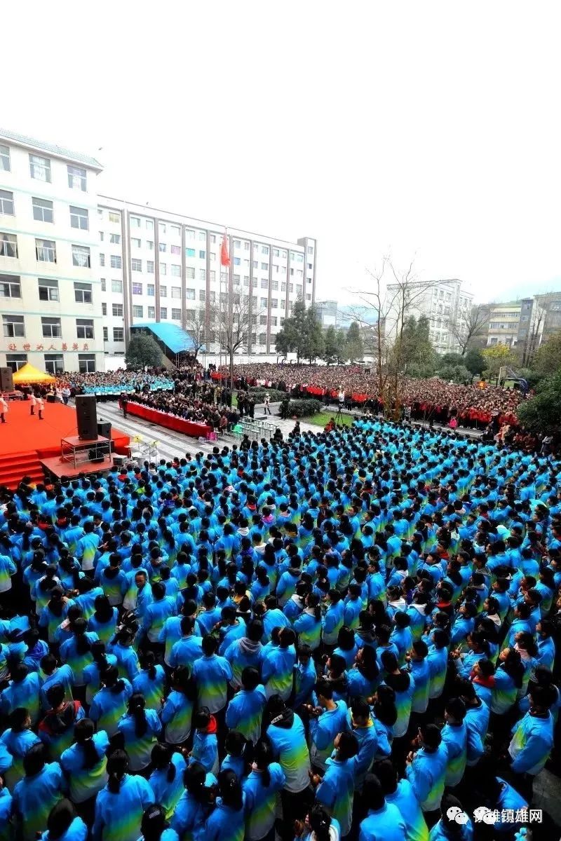 震撼长风中学共奏葫芦丝八千观众知名歌手捧场