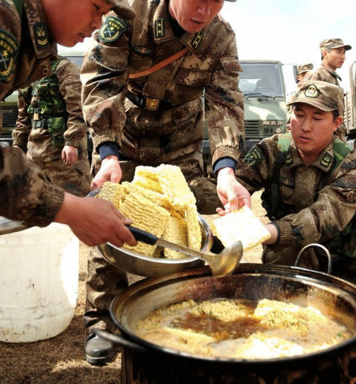 军用浅盘食品图片