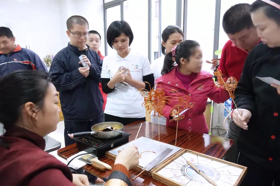 深圳徐芳慈善图片