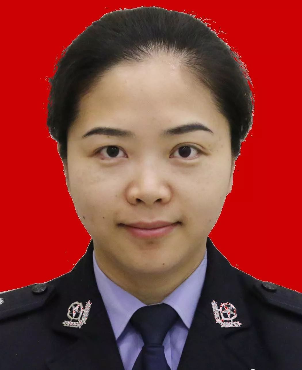 钟铃钟铃,女,37岁,中共党员,贵州省遵义市公安局出入境管理支队业务
