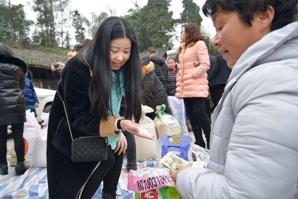 黔江城投集团美女图片