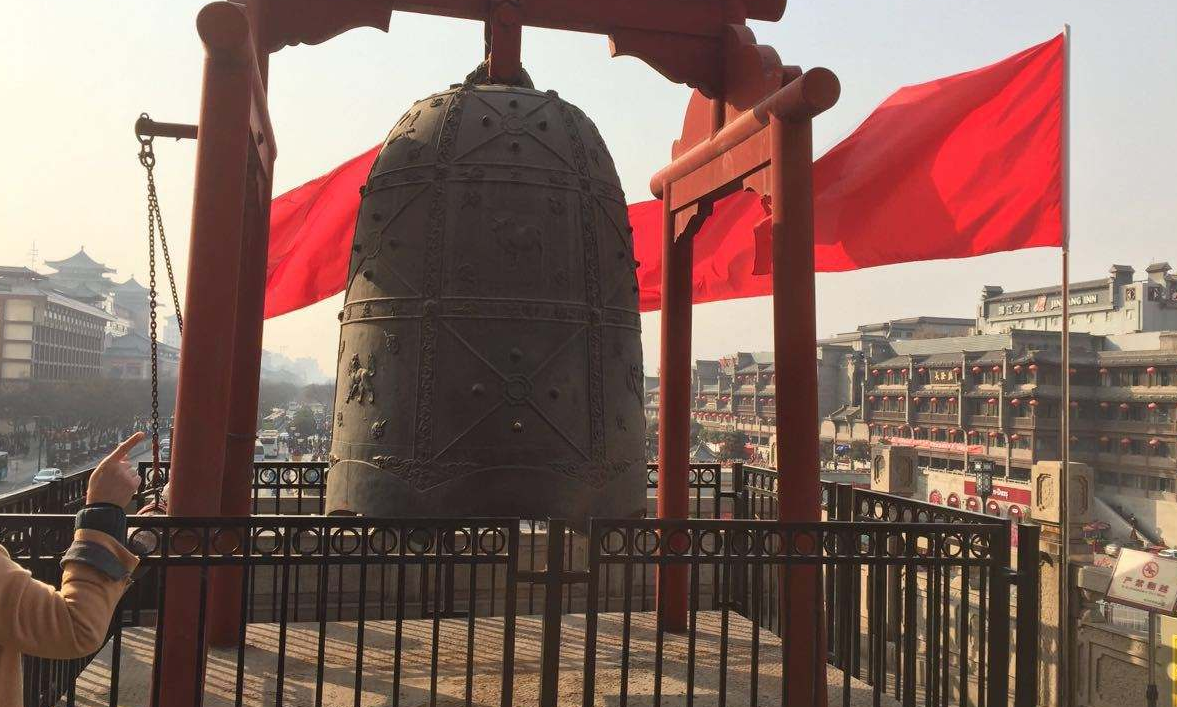 西安地标古建,西安钟楼上的钟,竟然是个假文物?
