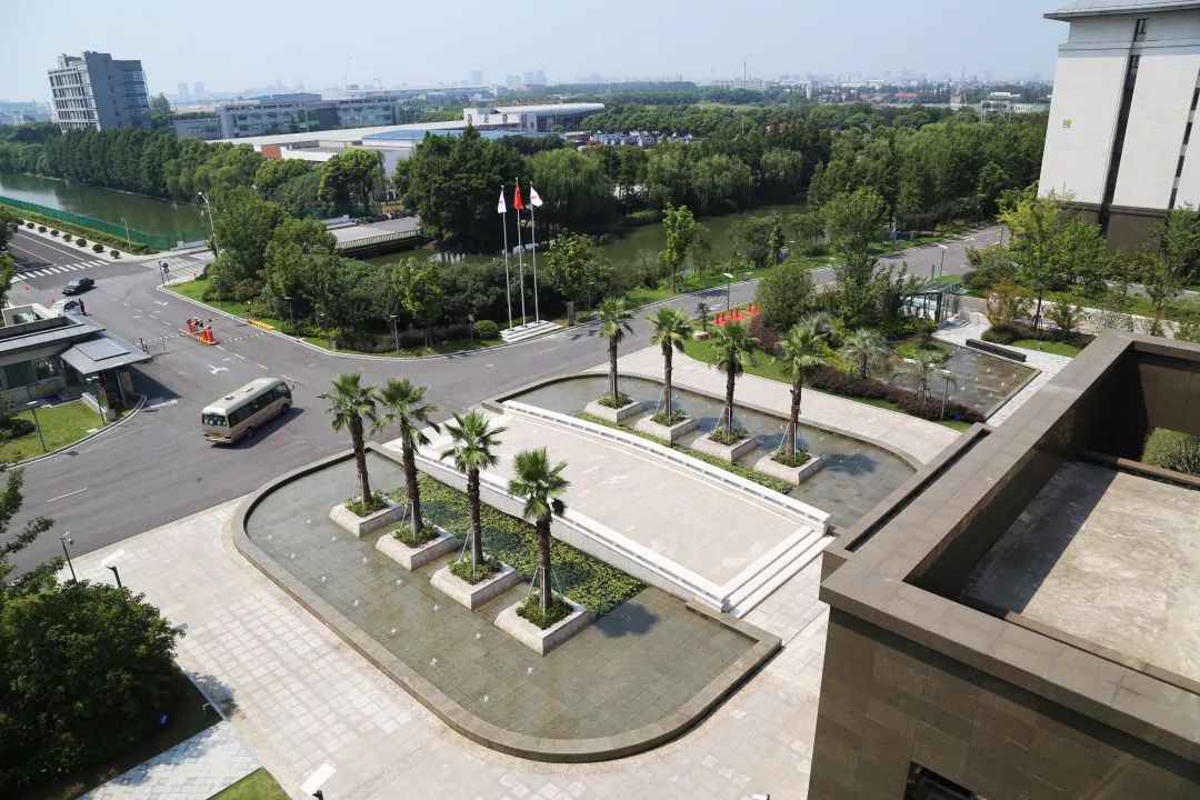 获奖项目东航技术应用研发中心项目东航技术应用研发中心位于青浦新城