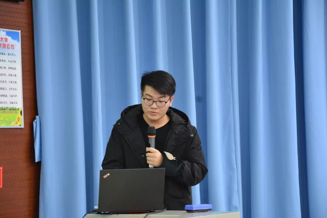 最后由我校学生会主席张书玮做总结发言,他表示大家同在学生会这一大