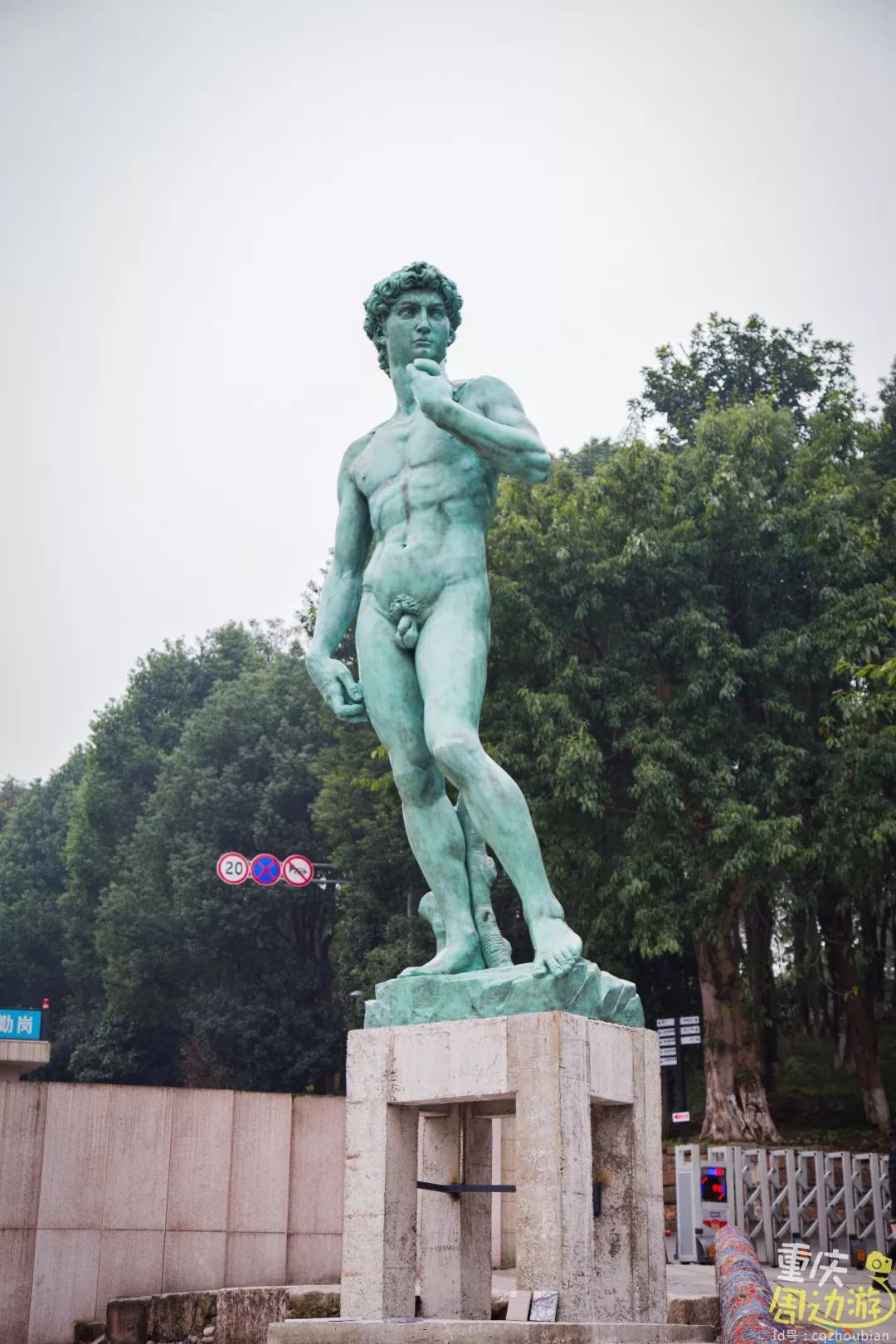 米开朗基罗广场中央的大卫很少有雕塑像大卫一样出名,这个文艺复兴