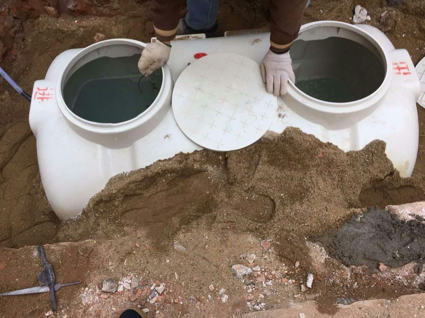 农村厕改化粪池安装展示