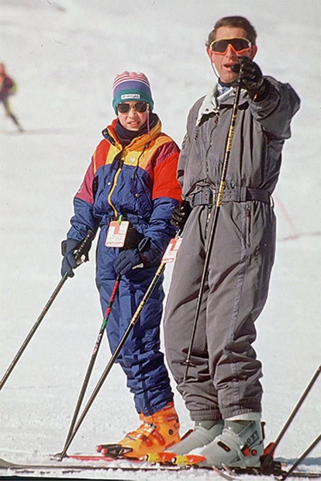 王室成员喜欢滑雪其实喜欢漂亮滑雪服戴安娜穿红色河豚装酷