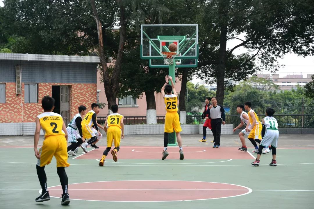 五中学子展身手篮球场上竞风流