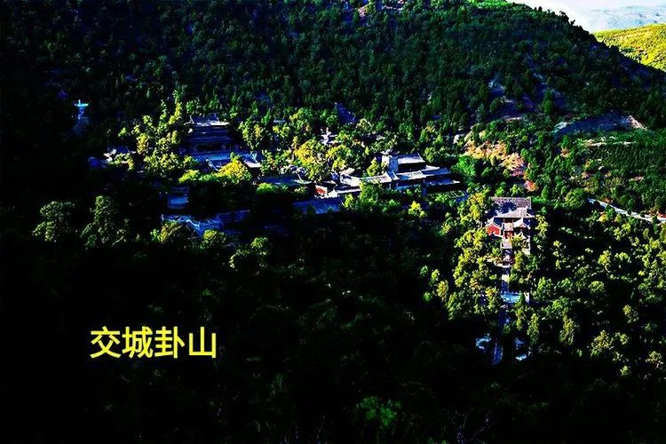 5公里处,地处吕梁山东麓,是吕梁市东北边缘俯视晋中盆地的一座山峰