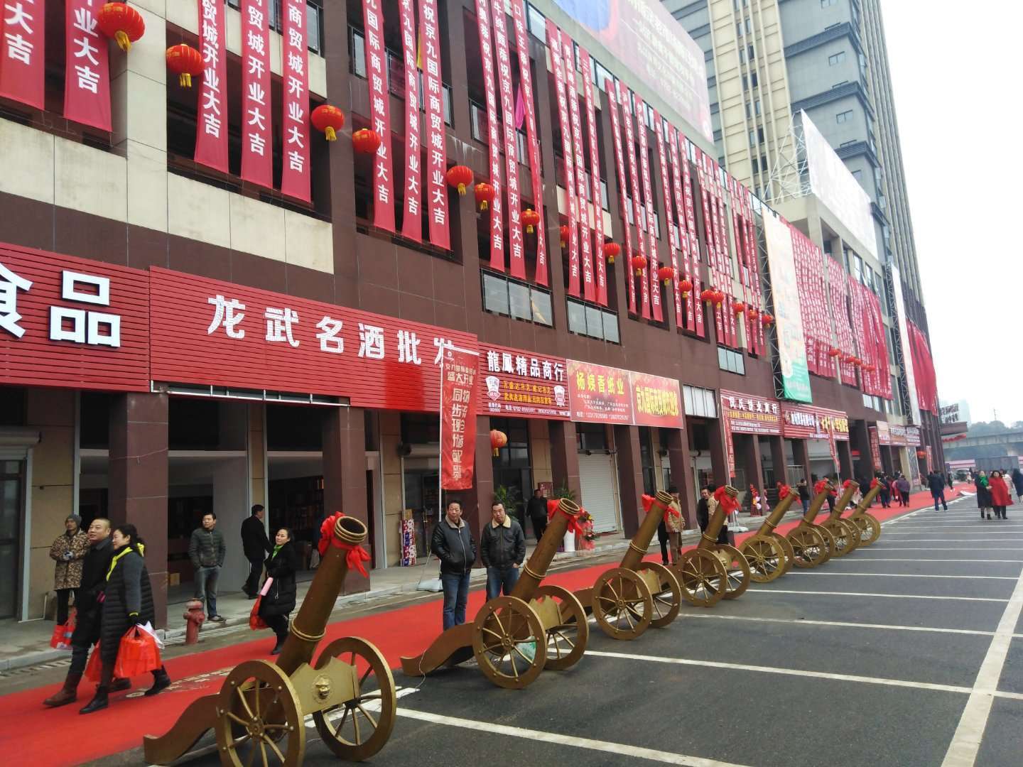 项目建成后,成为九江市集市场,仓储,物流为一体的新型智慧市场,是辐射