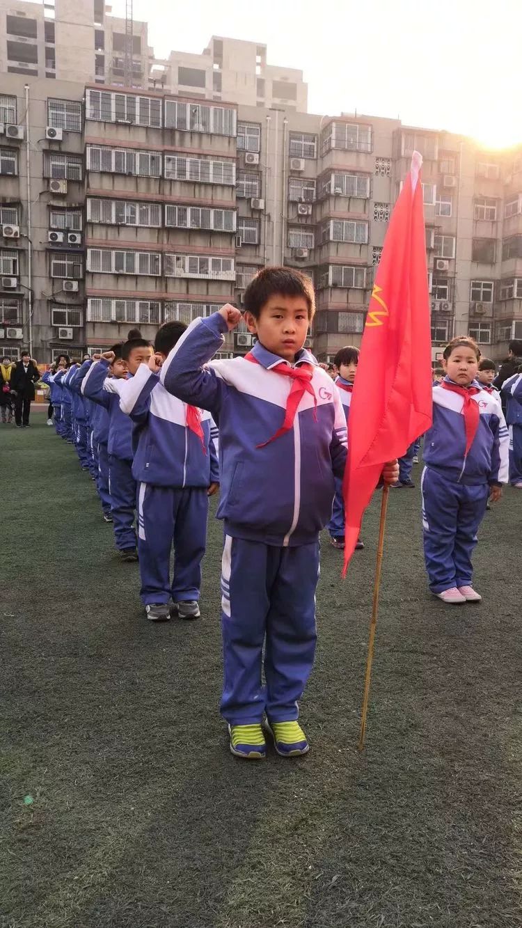 新时代新担当新作为"红领巾心向党—黎明小学新队员入队仪式