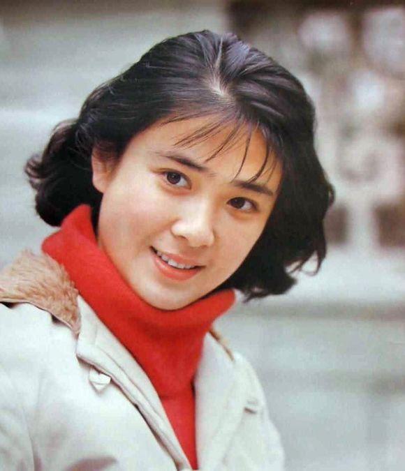 胡惠玲曾在电影《黄山来的姑娘 中扮演齐小娟,在《十六号病房》中