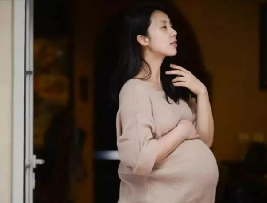 张梓琳怀孕照图片