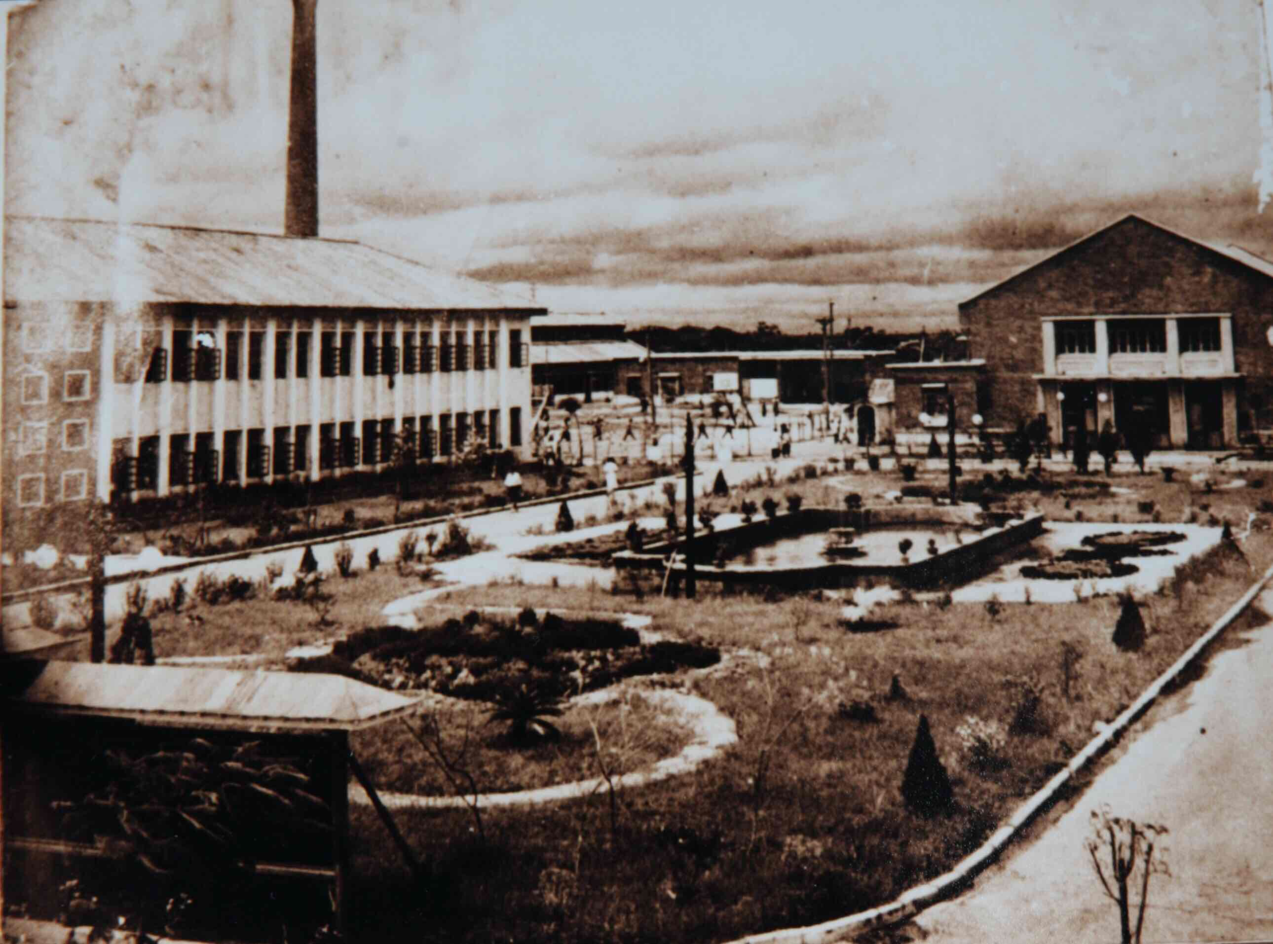 1956年,國家投資組建廣東罐頭廠,隨後廣東罐頭廠吸收合併廣奇香,廣茂