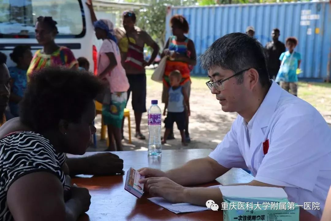 【援外风采】泌尿外科何卫阳"手把手"传授关键